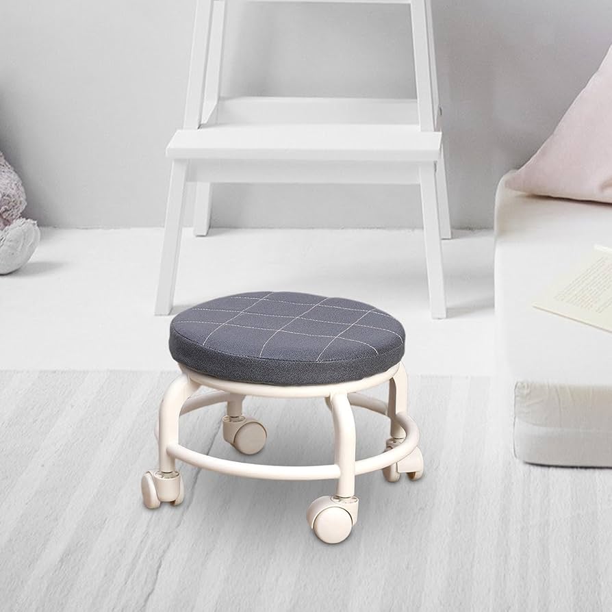 Rotating stool with wheels