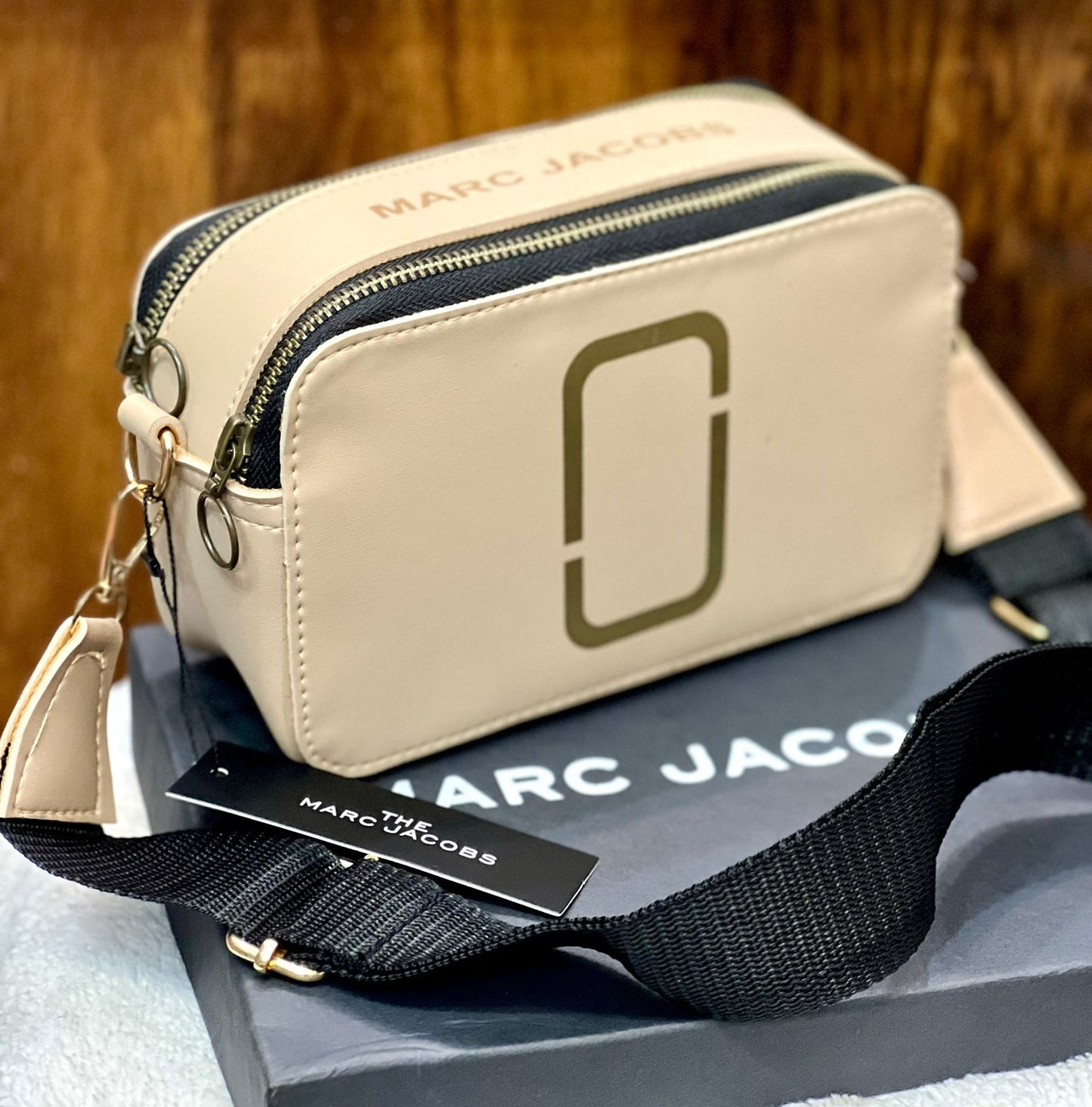 girls crossbody bag
Inside logo