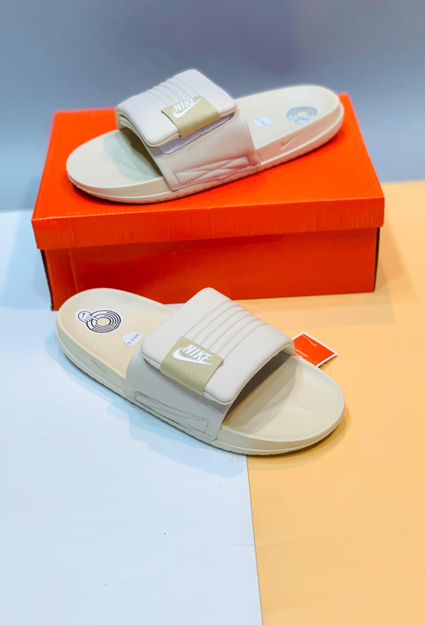 NIKE SOFT COMFORTABLE SLIPPER