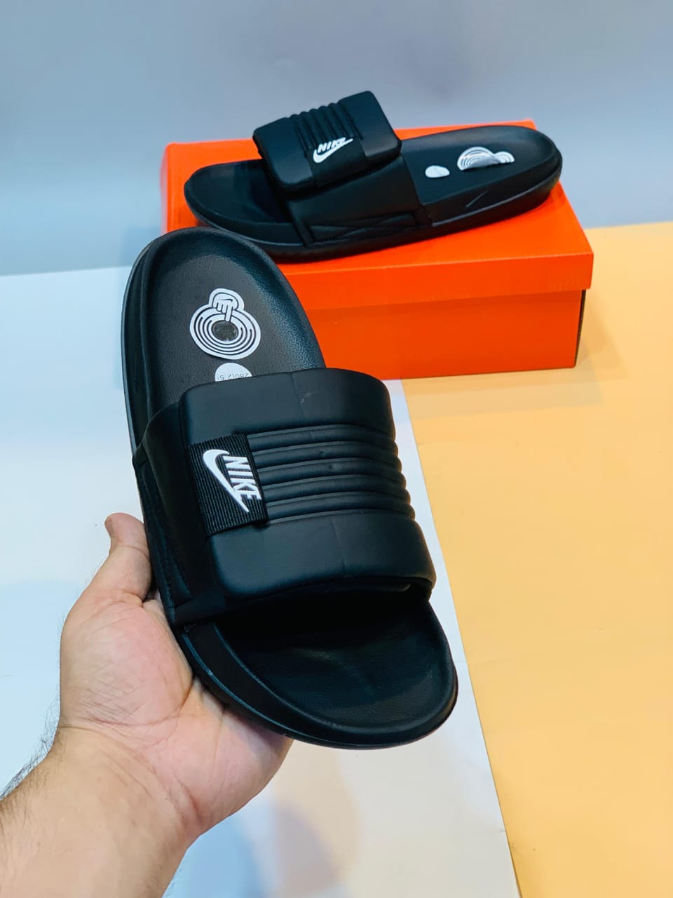 NIKE SOFT COMFORTABLE SLIPPER