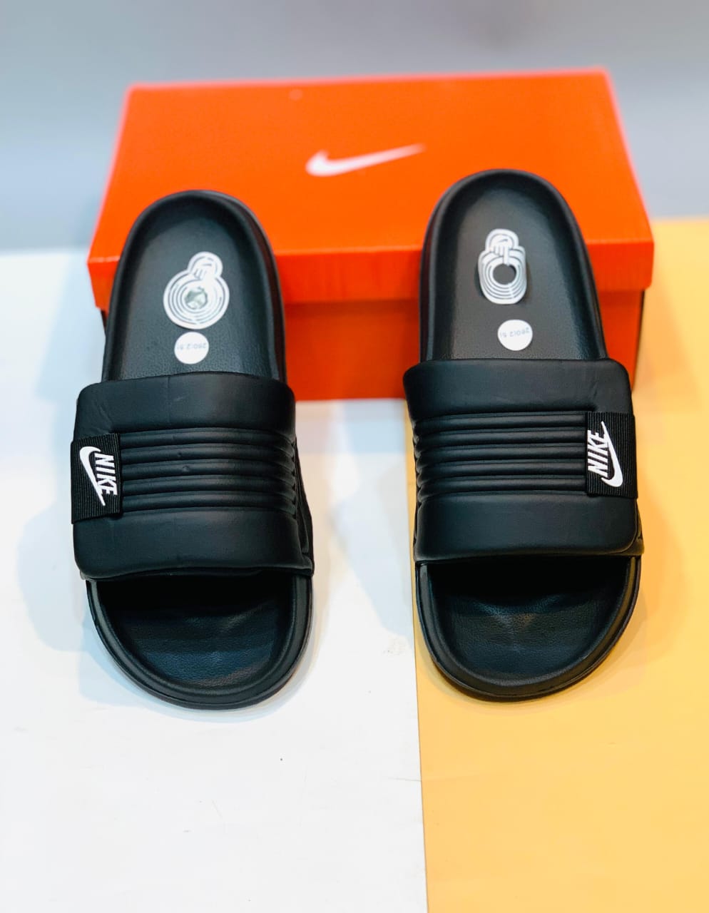 NIKE SOFT COMFORTABLE SLIPPER