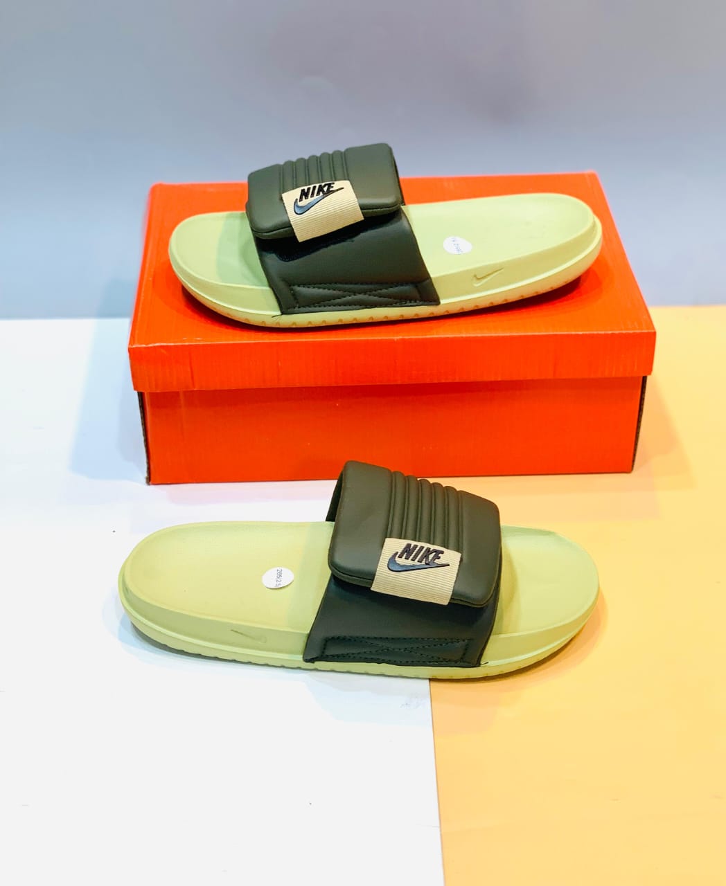 NIKE SOFT COMFORTABLE SLIPPER