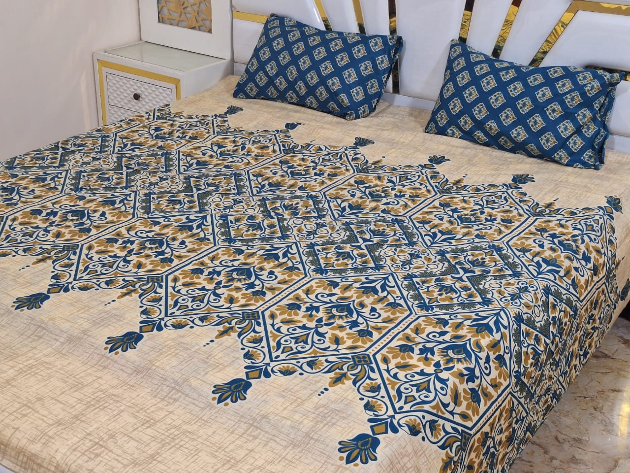 Salonika
Cotton Bedsheets
King Size bedsheets Double Bed