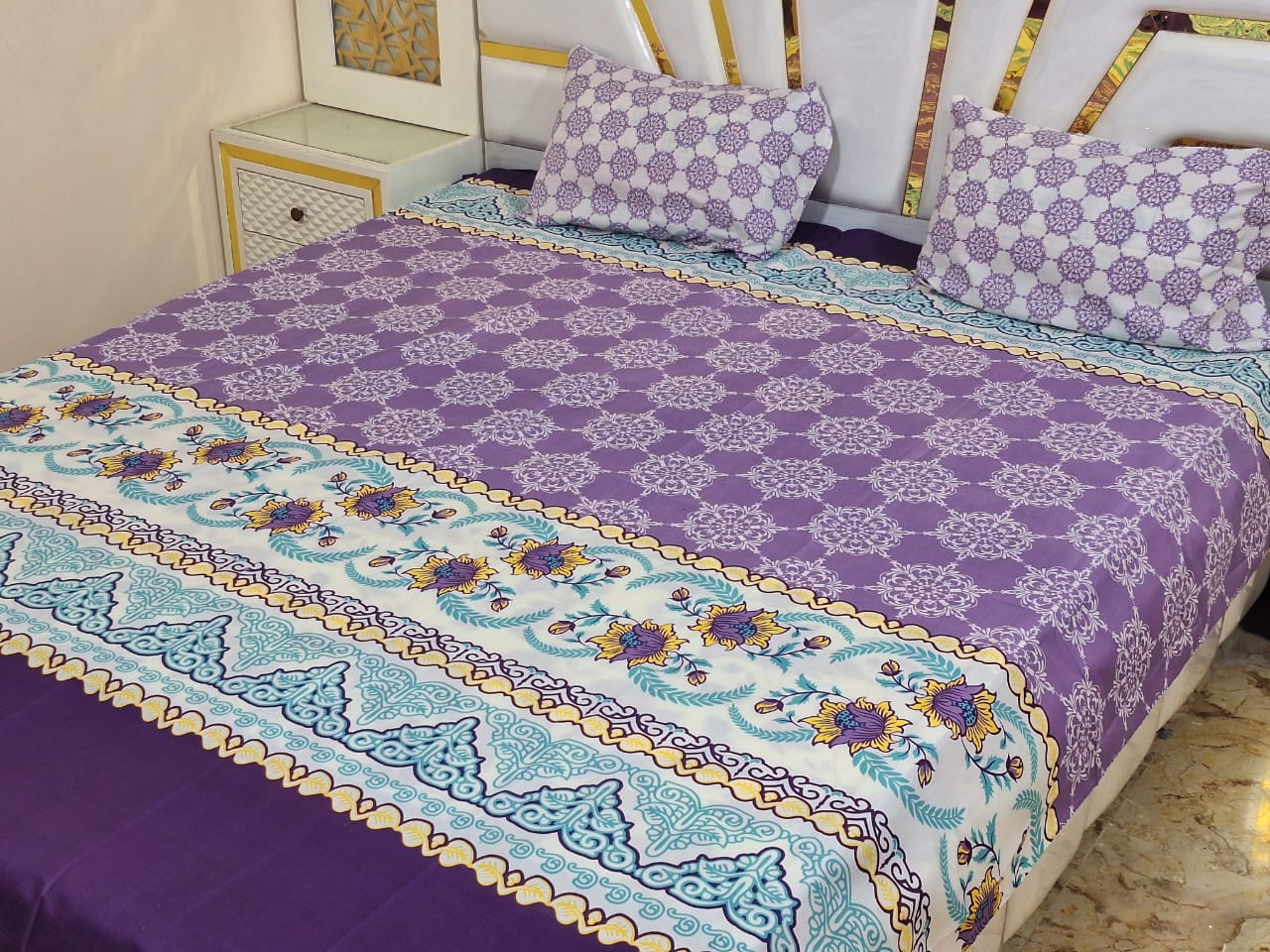 Salonika
Cotton Bedsheets
King Size bedsheets Double Bed