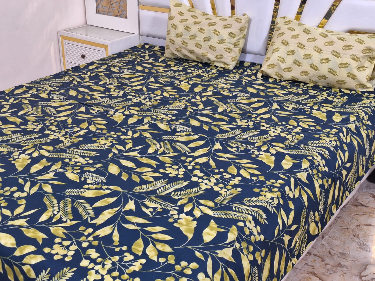 Salonika
Cotton Bedsheets
King Size bedsheets Double Bed