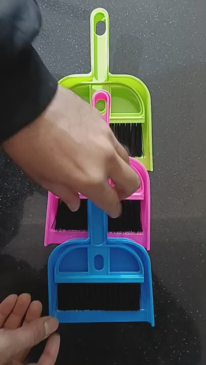 Mini dustpan with brush