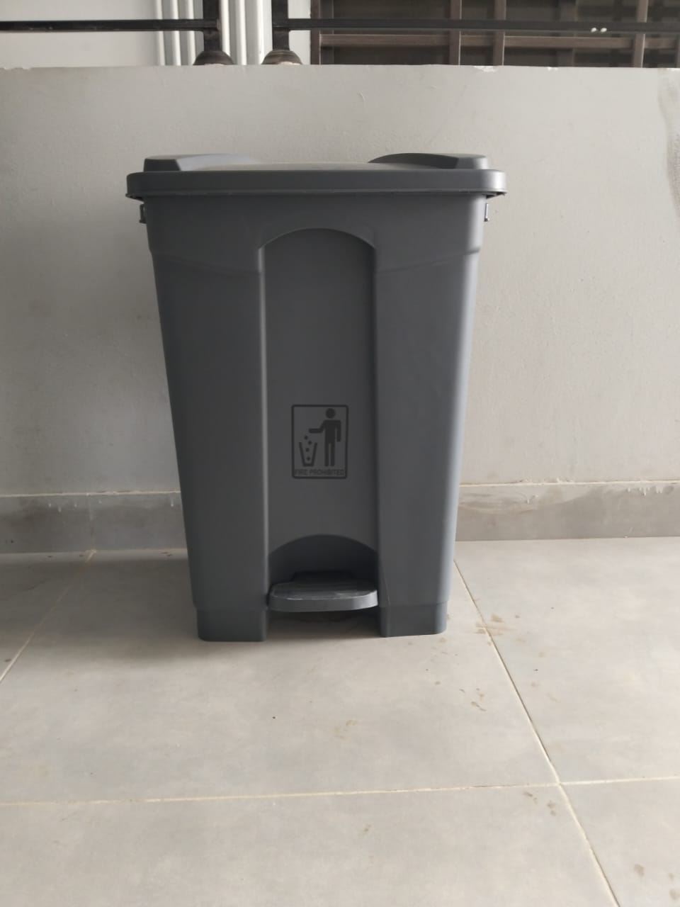 Pedal dustbin 50 litres