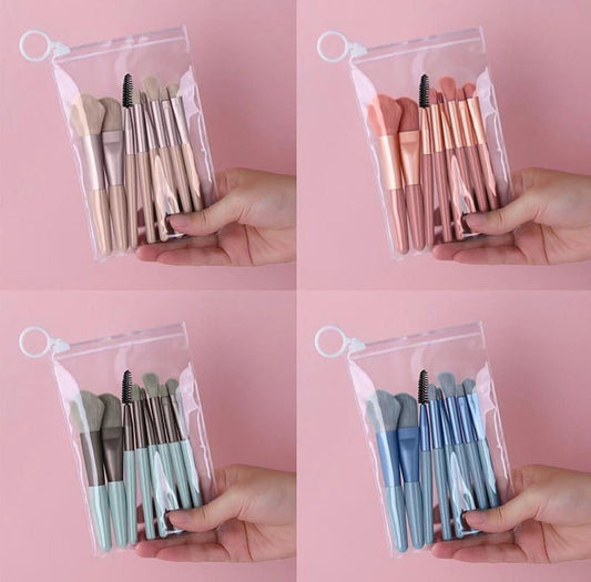 POUCH
makeup Brush 8  Piece set