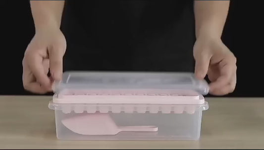 ICE CUBE TRAY WITH BUCKET